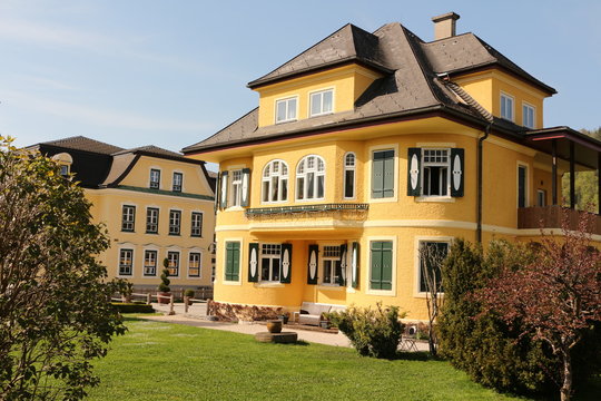 Historische Geb&auml;ude im Zentrum von Strobl am Wolfgangsee