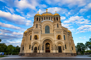 Fototapeta na wymiar Orthodox cathedral in Kronstadt