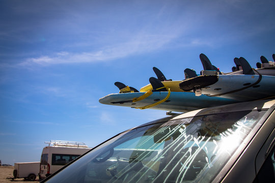 Surfboards mounted on the roof of the car. photo travel. Leisure
