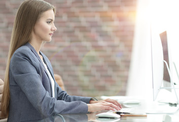 woman business Manager working at a computer