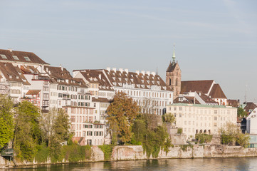Basel, Stadt, Martinskirche, Kirche, Altstadt, Rhein, Rheinufer, Rheinsprung, Fluss, Altstadthäuser, Uferweg, Grossbasel, Frühling, Schweiz