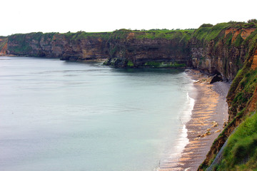 Obraz premium les falaises de la pointe du hoc en Normandie 