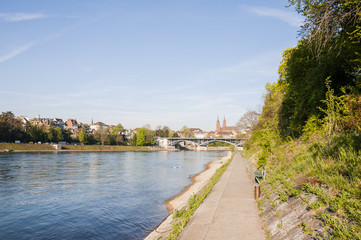 Fototapeta premium Basel, Stadt, Rhein, Rheinufer, Uferweg, Kleinbasel, Wettsteinbrücke, Münster, Kirche, Grossbasel, Altstadt, Altstadthäuser, Frühling, Schweiz