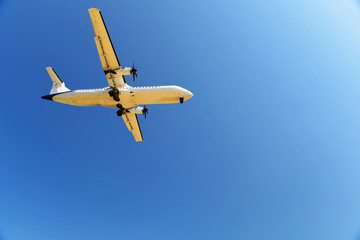 Fototapeta na wymiar Airplane flying in blue sky