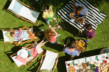 Friends having a barbeque © Photographee.eu