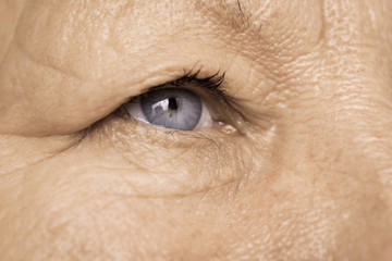 Obraz premium Elderly pensioner female eye closeup