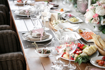 Plate with linen napkin and pouch gift. Luxury wedding reception in restaurant. Stylish decor and adorning. Tables served with beautiful dishes and delicious food