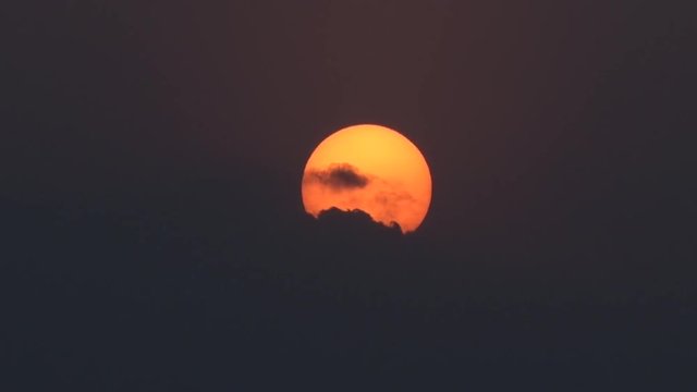 雲海に沈む夕陽（５倍速）