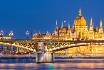 Fototapeta na wymiar Margaret Bridge - Hungarian Parliament