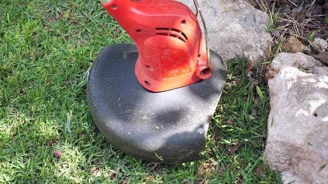 Grass trimmer cutting edges (60fps)