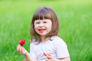  face, strawberry eating, fun, close up