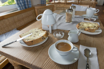 Ostfriesland, Juist, Ostfriesentee mit Rosinenstuten und Butter.