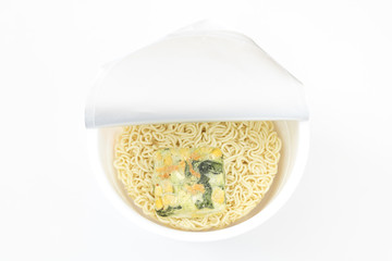 お湯入れる前のカップラーメン