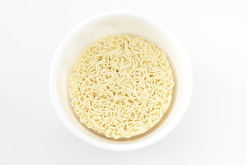 お湯入れる前のカップラーメン