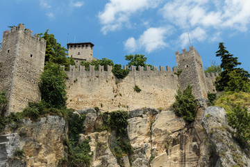 Fototapeta na wymiar Fortress on a cliff in San Marino