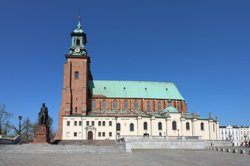 Fototapeta na wymiar Gniezno Cathedral on a beautiful sunny day