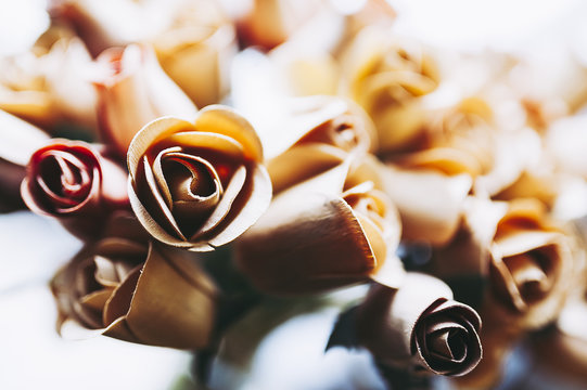 Bouquet de roses en bois, d&eacute;coration dans la maison