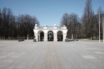 Fototapeta na wymiar monument of the unknown soldier in warsaw