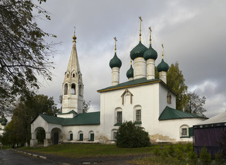 Fototapeta na wymiar Church of St. Nicholas the Chopped in Yaroslavl
