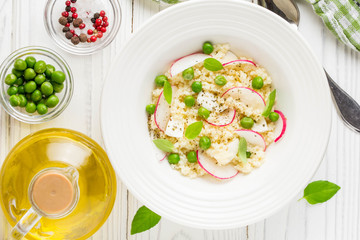 Salad with couscous, green peas, mozzarella and radish