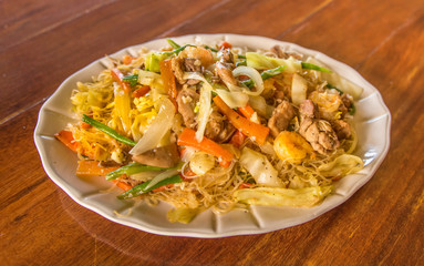 Rice Noodles with Chicken, Shrimp and Vegetables 