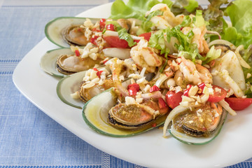 seafood dish with green mussel