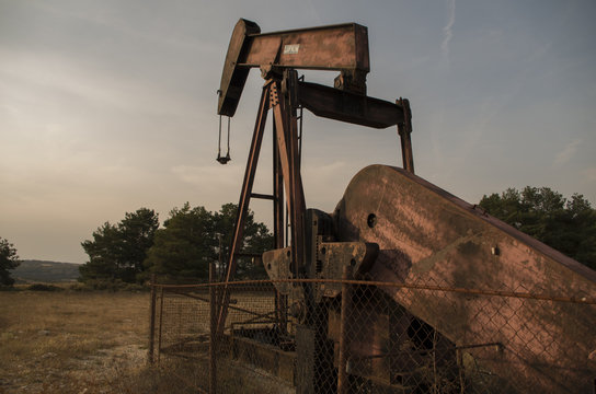 Pozo petrolifero abandonado Burgos La lora