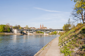 Obraz premium Basel, Stadt, Rhein, Rheinufer, Kleinbasel, Schaffhauserrheinweg, Grossbasel, Wettsteinbrücke, Münster, Kirche, Altstadthäuser, Frühling, Schweiz