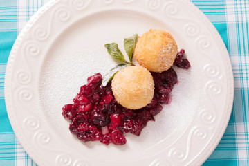 Жаренные пончики с вареньем и листиком мяты. Fried donuts with jam and a leaf of mint