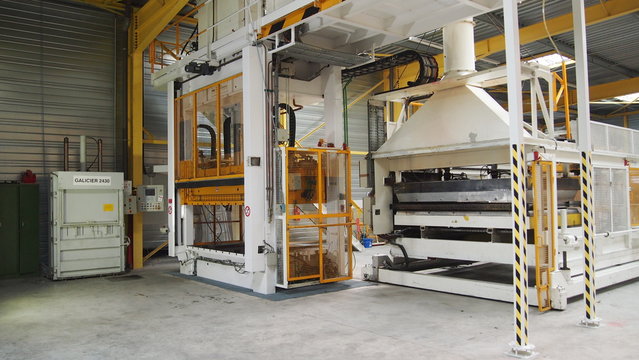 PRESSE 200T Thermoformage Galicier