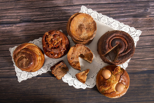 Mix of Portuguese folar cakes