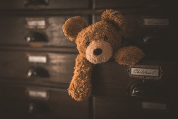 Teddy in alter Schublade