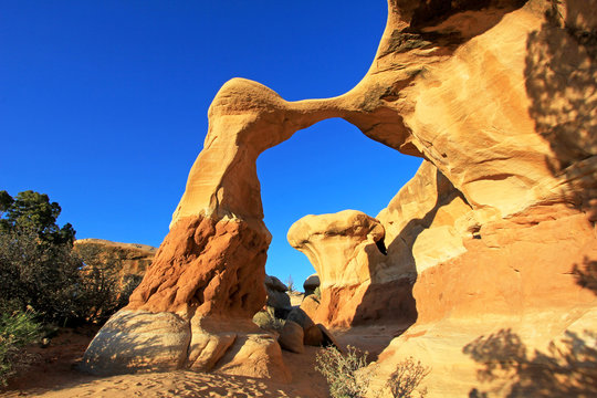 Metate Arch at Devil's Garden, Grand Staircase-Escalante National Monument, Utah, United States, USA