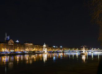 Obraz premium central old town lyon city riverside at night in france