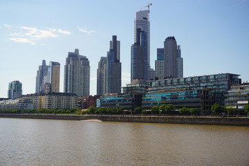Fototapeta premium Puerto Madero, Buenos Aires Argentina, Edificios y río 