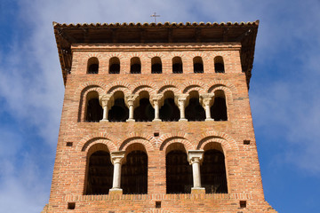 Fototapeta premium Torre de la Iglesia de San Tirso en Sahagun. Camino de Santiago. España