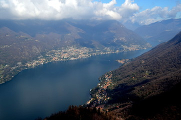 Blick von Brunate auf den Comer See