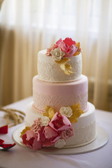 Obraz na płótnie Canvas wedding cake with pink peonies. Close-up