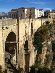 Pont Neuf au-dessus du canyon de Ronda, El Tajo, en Andalousie (Espagne)