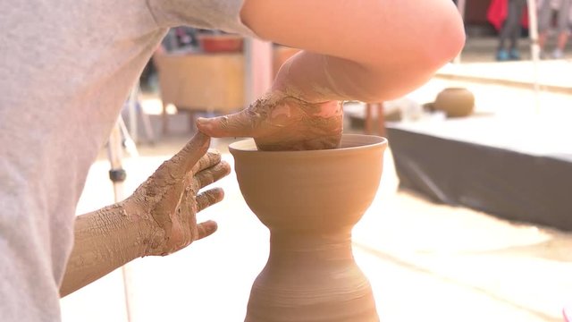 Make Korean pottery by hand slow motion