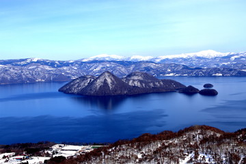 Obraz premium Landscape taken from Hokkaido, lake Toya, and its surroundings from the top of the mountain