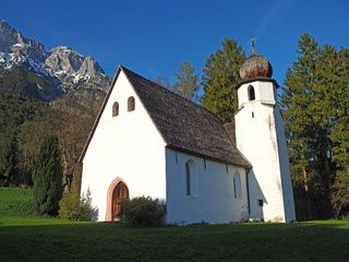 Fototapeta premium Traditional Austrian church in mountain environment