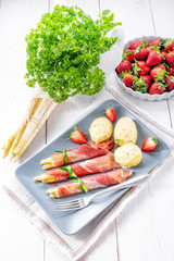 asparagus ham rolls with strawberries and hollandaise