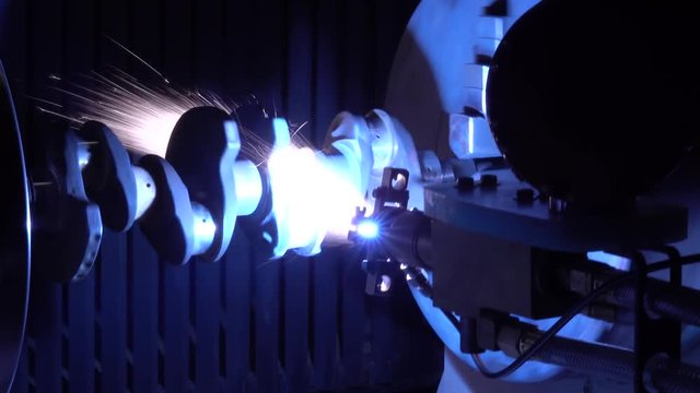 Laser deposition on a rotating part in a milling machine