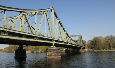 Fototapeta na wymiar An der Glienicker Brücke in Potsdam