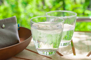 テラスでコーヒーブレイク　お冷