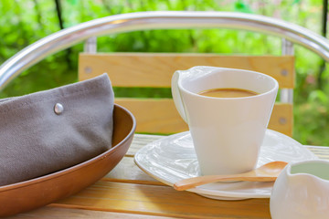 テラスでコーヒーブレイク　コーヒー