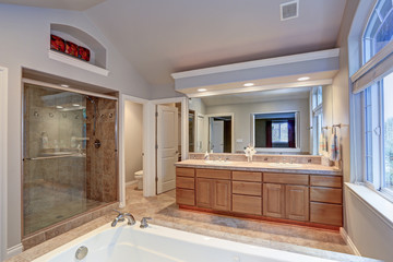 Fototapeta na wymiar Stunning master bathroom with double vanity cabinet