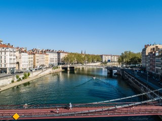 Obraz premium Ville de Lyon en bord de saône