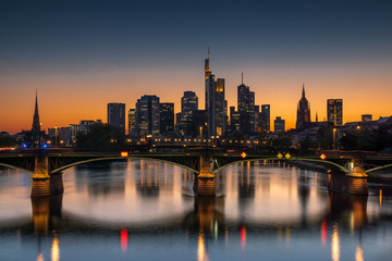 Fototapeta na wymiar Frankfurt afterglow - Frankfurt glüht nach